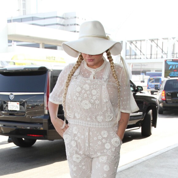 Kesha à l'aéroport de Los Angeles, le 3 juin 2016.