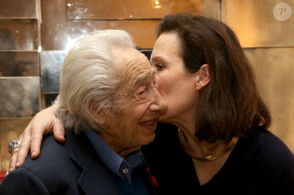 Pierre Grimblat et sa femme Elizabeth Grimblat à Paris le 17 décembre 2012.