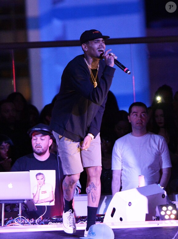Chris Brown en concert pendant la "NighSplash Party" au Drai's Beachclub à Las Vegas, le 26 avril 2016. ©