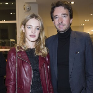 Natalia Vodianova et son compagnon Antoine Arnault lors du lancement en exclusivité et en avant-première de l'édition limitée et numérotée "Inspired by Natalia Vodianova only for Naked Heart Foundation" chez Colette à Paris, le 12 novembre 2015.