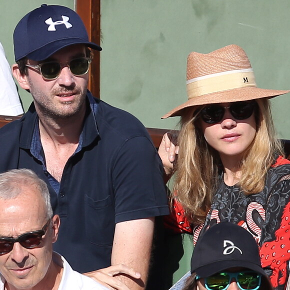 Natalia Vodianova et son compagnon Antoine Arnault - People dans les tribunes lors de la finale des Internationaux de tennis de Roland-Garros à Paris, le 7 juin 2015.