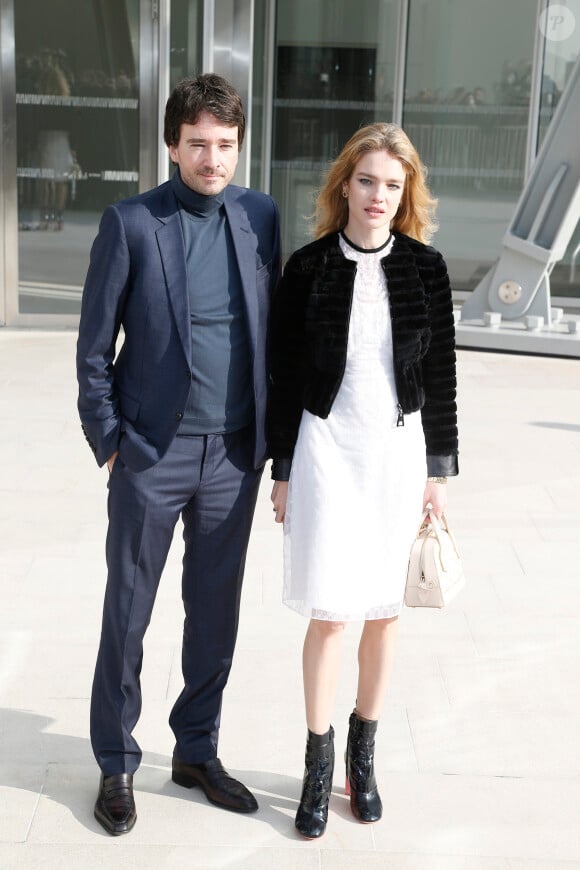 Antoine Arnault avec sa compagne Natalia Vodianova - Arrivées au défilé de mode "Louis Vuitton", collection prêt-à-porter automne-hiver 2015/2016 à la fondation Louis Vuitton à Paris. Le 11 mars 2015