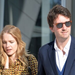 Natalia Vodianova et Antoine Arnault - Arrivées au défilé de mode "Louis Vuitton", collection prêt-à-porter printemps-été 2015, à Paris. Le 1er octobre 2014