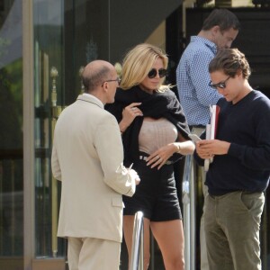 Heidi Klum et son compagnon Vito Schnabel arrivent à l'hôtel du Cap-Eden-Roc à l'occasion du 69ème Festival International du Film de Cannes le 18 mai 2016.