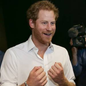 Le prince Harry le 6 juin 2016 en visite au club de boxe Double Jab Amateur Boxing Club à Londres, qui enseigne notamment la boxe à des jeunes en difficulté.