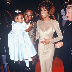 Whitney Houston et son mari Bobby Brown ainsi que leur fille Bobbi Kristina à la première de Cinderella, le 22 octobre 1997