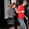 Exclusif - Enrique Iglesias et Anna Kournikova quittent un restaurant à Miami le 26 janvier 2012