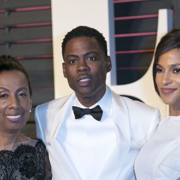 Chris Rock, sa mère Rosalie et sa compagne Megalyn Echikunwoke à la soirée "Vanity Fair Oscar Party" après la 88ème cérémonie des Oscars à Beverly Hills, le 28 février 2016.