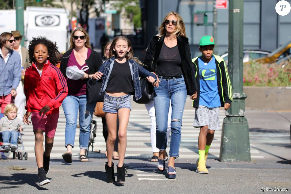 Heidi Klum Se Promene Avec Ses Enfants Leni Henry Johan Et Lou Sur Les Rives De L Hudson River A New York Apres Avoir Dine Au Bar Pitti Le 9 Juin 2016 Purepeople