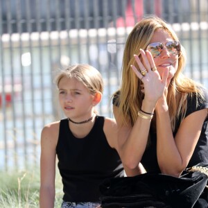 Heidi Klum se promène avec ses enfants Leni, Henry, Johan et Lou sur les rives de l'Hudson River à New York, après avoir dîné au Bar Pitti. Le 9 juin 2016