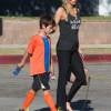 Brandi Glanville récupère son fils Jake au football à Woodland Hills le 7 novembre 2015.