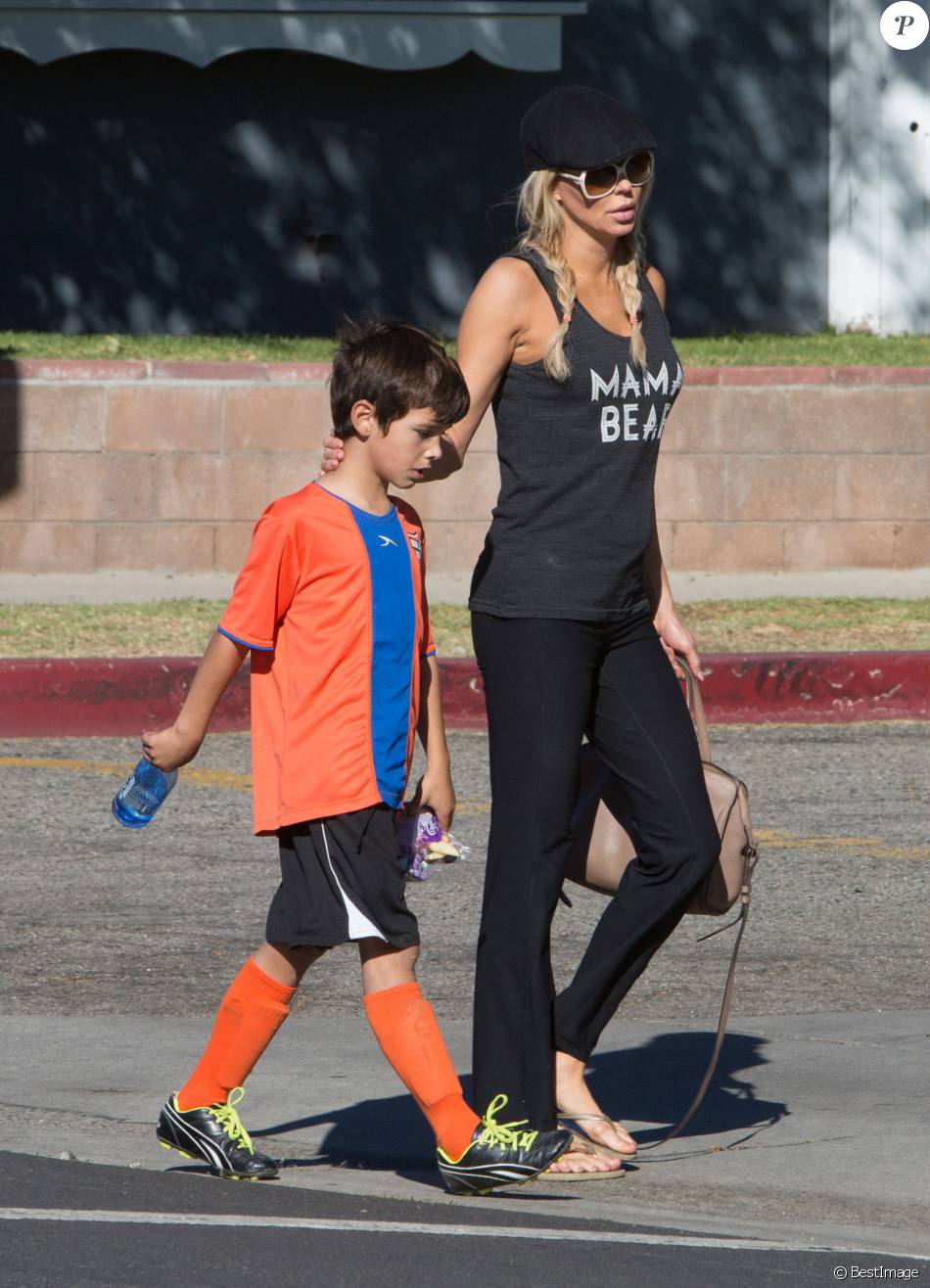 Brandi Glanville récupère son fils Jake au football à Woodland Hills le