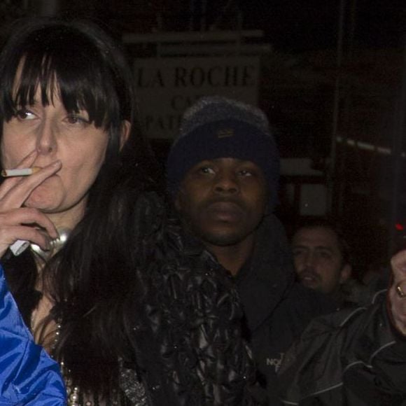 Lily Allen arrive à la cérémonie des "British Fashion Awards 2015" à Londres avec une doudoune marquée "Fuck the rest" le 23 novembre 2015. CPA/Bestimage