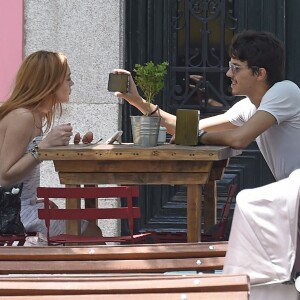 Lindsay Lohan et son compagnon Egor Tarabasov se promènent dans les rues de Madrid. Le 10 juin 2016