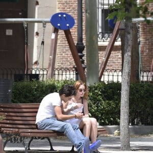 Lindsay Lohan et son compagnon Egor Tarabasov se promènent dans les rues de Madrid. Le 10 juin 2016