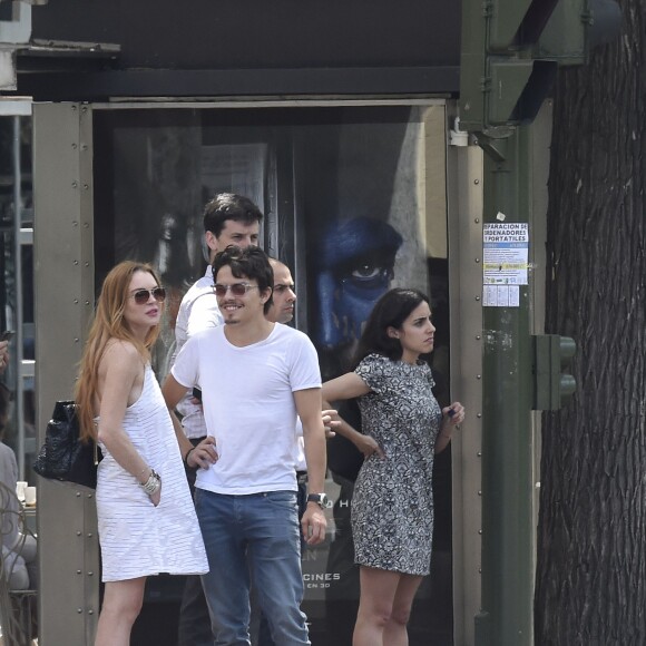 Lindsay Lohan et son compagnon Egor Tarabasov se promènent dans les rues de Madrid. Le 10 juin 2016