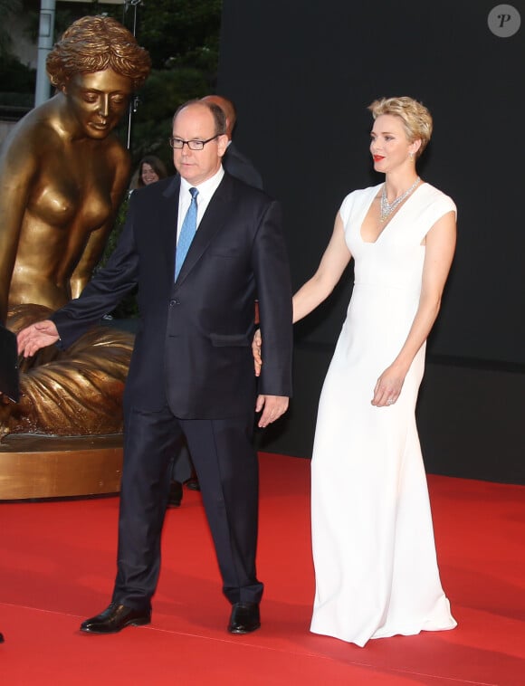 Le prince Albert II et la princesse Charlene de Monaco lors de la cérémonie d'ouverture du 56e Festival de télévision de Monte-Carlo, le 12 juin 2016 au Grimaldi Forum. © Denis Guignebourg/Bestimage