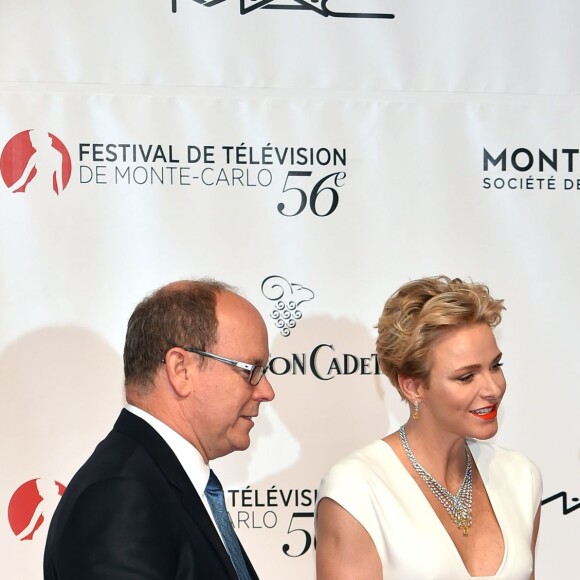 Le prince Albert II et la princesse Charlene de Monaco avec Marg Helgenberger, récipiendaire d'une Nymphe de cristal, lors de la cérémonie d'ouverture du 56e Festival de télévision de Monte-Carlo, le 12 juin 2016 au Grimaldi Forum. © Bruno Bebert/Bestimage