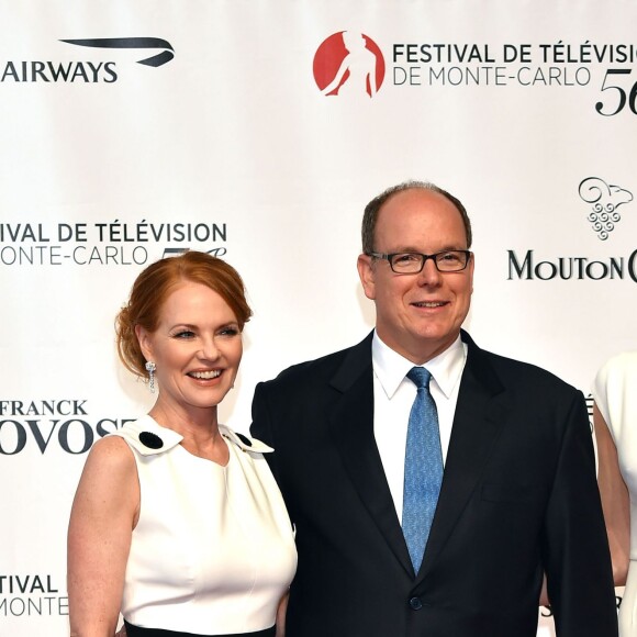 Le prince Albert II et la princesse Charlene de Monaco avec Marg Helgenberger, récipiendaire d'une Nymphe de cristal, lors de la cérémonie d'ouverture du 56e Festival de télévision de Monte-Carlo, le 12 juin 2016 au Grimaldi Forum. © Bruno Bebert/Bestimage