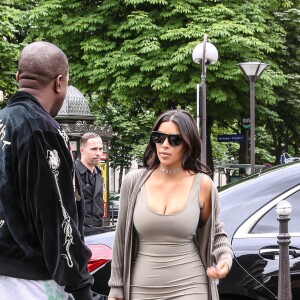 Kim Kardashian et son mari Kanye West arrivent au restaurant "L'Avenue" à Paris, le 13 juin 2016.