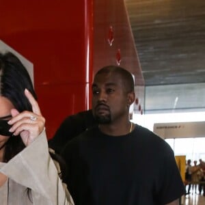 Kim Kardashian et Kanye West quittent Paris pour Los Angeles à l'aéroport de Roissy-Charles-de-Gaulle le 14 juin 2016.