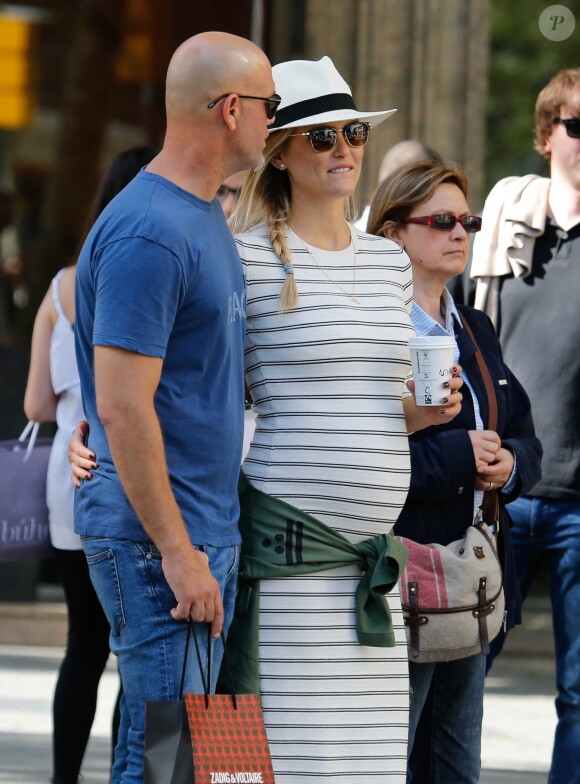 Bar Refaeli et son mari Adi Ezra à Barcelone, le 26 mai 2016.
