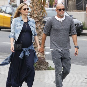 Bar Refaeli et son mari Adi Ezra à Barcelone, le 25 mai 2016.