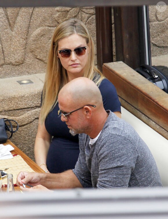 Bar Refaeli et son mari Adi Ezra à Barcelone, le 25 mai 2016.
