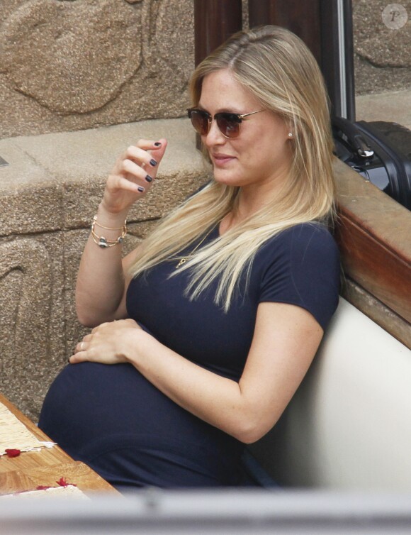 Bar Refaeli et son mari Adi Ezra à Barcelone, le 25 mai 2016.