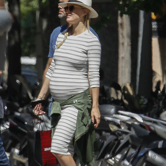 Bar Refaeli et son mari Adi Ezra à Barcelone, le 26 mai 2016.