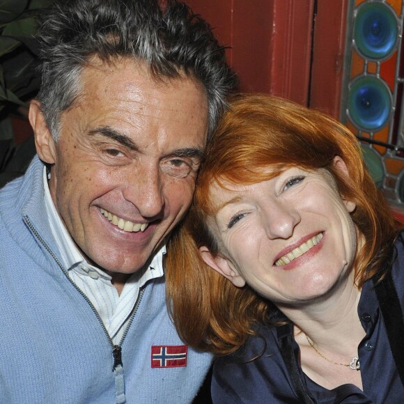 Gérard Holtz et son épouse Muriel à Paris le 5 mars 2012. 