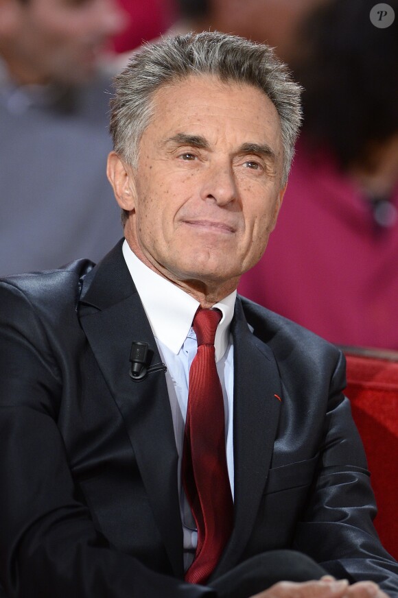Gérard Holtz, dans l'émission Vivement Dimanche à Paris le 4 novembre 2015. ©Coadic Guirec