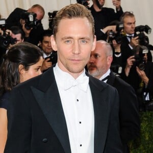 Tom Hiddleston (habillé en Ralph Lauren) - Soirée Costume Institute Benefit Gala 2016 (Met Ball) sur le thème de "Manus x Machina" au Metropolitan Museum of Art à New York, le 2 mai 2016.