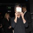 Noel Gallagher quitte le Ronnie Scott's Jazz Club à l'issue de la soirée "Extravaganza" pour les 10 ans de "The Hoping Foundation". Londres, le 16 juin 2016.