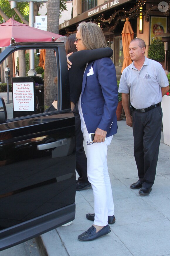 Bella Hadid et son père Mohamed Hadid au restaurant Via Alloro à Beverly Hills. Los Angeles, le 18 juin 2016.