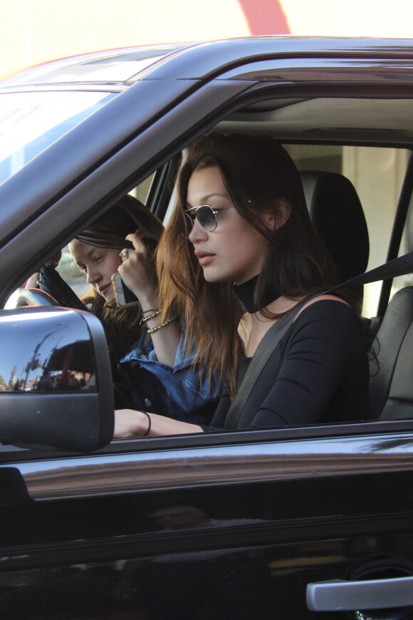 Bella Hadid et son père Mohamed Hadid au restaurant Via Alloro à Beverly Hills. Los Angeles, le 18 juin 2016.
