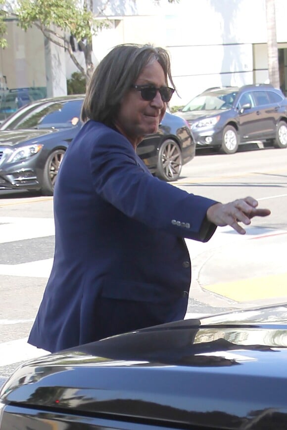 Bella Hadid et son père Mohamed Hadid au restaurant Via Alloro à Beverly Hills. Los Angeles, le 18 juin 2016.