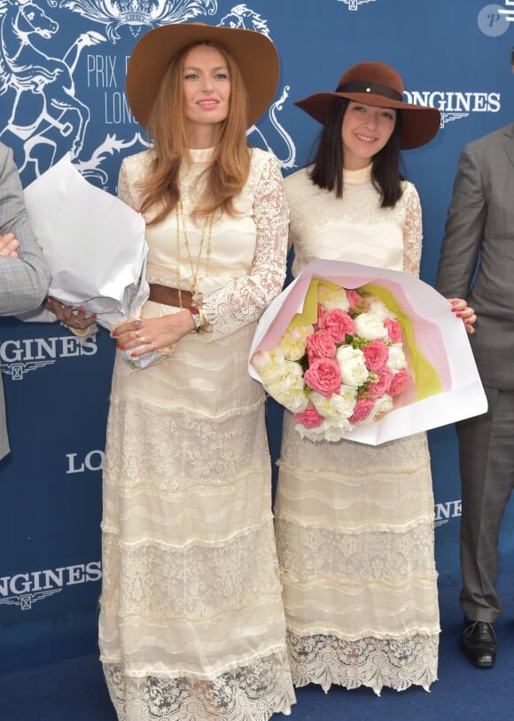 Aurélie Saada et Sylvie Hoarau (du groupe Brigitte) - 167ème Prix de Diane Longines à l'hippodrome de Chantilly, à Chantilly, le 19 Juin 2016. © Giancarlo Gorassini/Bestimage