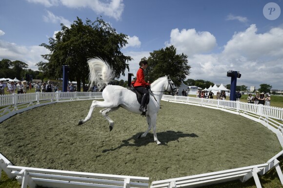 Illustration : les écuyères des Grandes Ecuries durant le 167ème Prix de Diane Longines à l'hippodrome de Chantilly, à Chantilly, le 19 Juin 2016. © Christophe Bricot/Bestimage