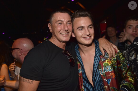 Stefano Gabbana et Brandon Thomas Lee - Défilé Dolce & Gabbana (collection masculine printemps-été 2017) à Milan, le 18 juin 2016.