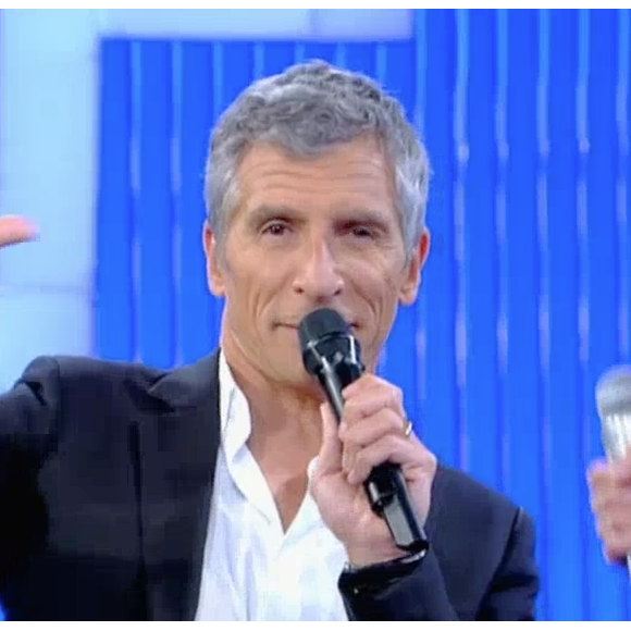 Nagui, très ému, rend hommage à un de ses mais et collaborateurs décédé d'un cancer. "N'oubliez pas les paroles" sur France 2. Le 20 juin 2016.
