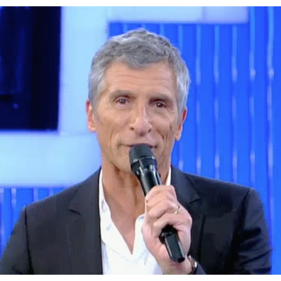 Nagui, très ému, rend hommage à un de ses mais et collaborateurs décédé d'un cancer. "N'oubliez pas les paroles" sur France 2. Le 20 juin 2016.