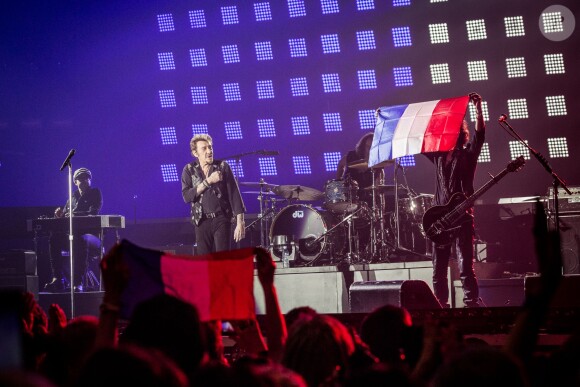 PHOTO EXCLUSIVE - Le rockeur Johnny Hallyday en concert à l'AccorHotels Arena à Paris, le 28 novembre 2015 © Wino/Bestimage.