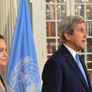 Angelina Jolie et John Kerry en conférence de presse lors de la journée mondiale des réfugiés à Washington le 20 juin 2016.