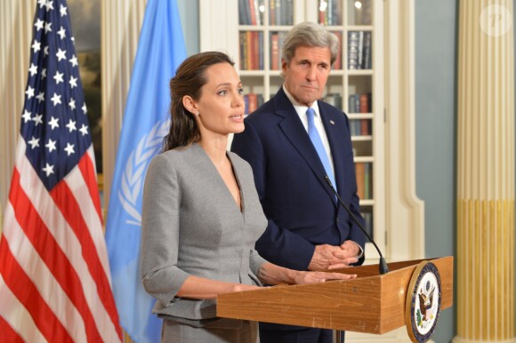 Angelina Jolie et John Kerry en conférence de presse lors de la journée mondiale des réfugiés à Washington le 20 juin 2016.