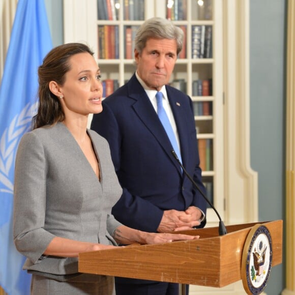 Angelina Jolie et John Kerry en conférence de presse lors de la journée mondiale des réfugiés à Washington le 20 juin 2016.