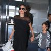Angelina Jolie arrive à l'aéroport JFK de New York pour prendre un vol pour Los Angeles avec ses enfants Knox-Leon et Maddox le 21 juin 2016