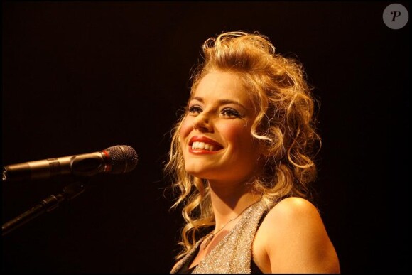Emma Daumas lors de son concert à L'Elysée Montmartre en 2007.