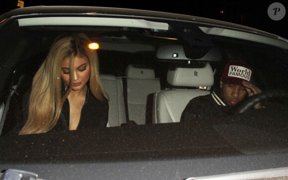 Kylie Jenner quitte le restaurant Roku de West Hollywood et rentre en voiture avec son compagnon Tyga le 24 mars 2016.