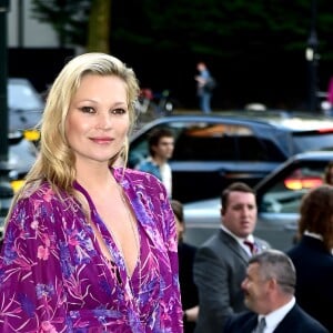 Kate Moss arrive au jardin John Madejski du Victoria & Albert Museum, pour assister à la Summer Party du musée. Londres, le 22 juin 2016.